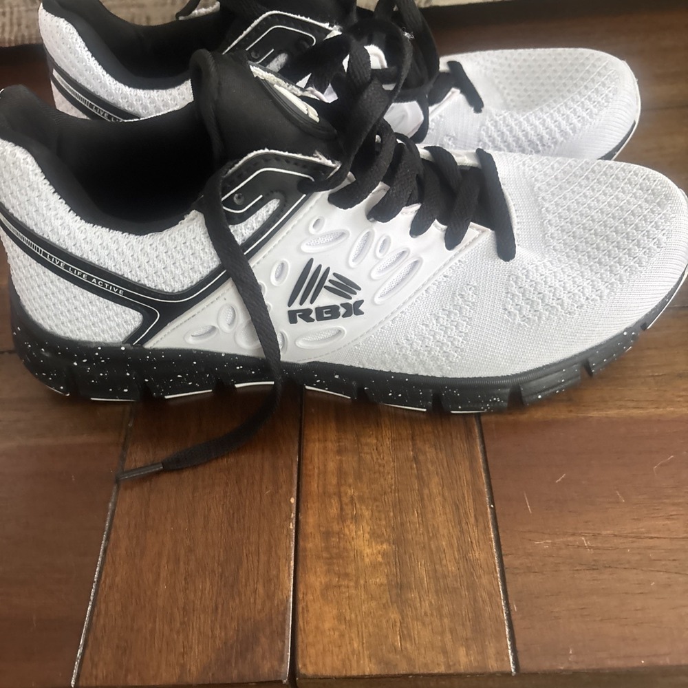 RBX Training‎ SHOES 👞  WHITE AND BLACK. 9.5